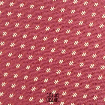 Cuscino decorativo moderno rosa rosso dettaglio tessuto microdisegno